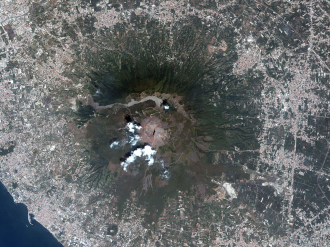 vesuvius_qui_2002193_lrg